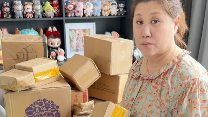 Mommo's precious item unboxing.