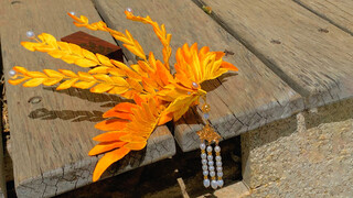 It takes 4000pcs of silk to make a golden phoenix by hand in 12 days