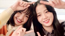 LISA menyenandungkan "ON THE GROUND" milik ROSÉ dan JISOO menyenandungkan "SOLO" milik JENNIE