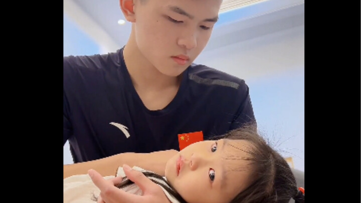 Though the older brother usually dotes on his little sister and never hesitates to set her straight 