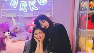 Jennie and Lisa: Love needs no words