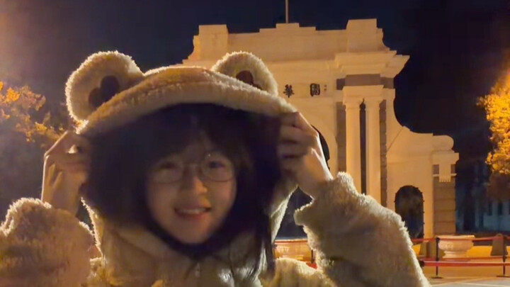 ม้าตัวน้อยขอให้ทุกคนโชคดีในปีม้า สวัสดีปีใหม่! (´･ω･ʃƪ)🧨