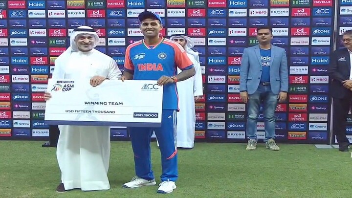 India vs Pakistan live match presentation 🔥🔥virat kohli standing in crowd ❤️