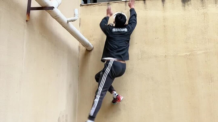 Võ công của anh bảo vệ thật sự rất lợi hại!