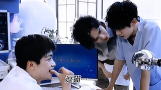 Informasi singkatnya lebih manis daripada dramanya! Xiao Shuai terlihat seperti patung kecil!