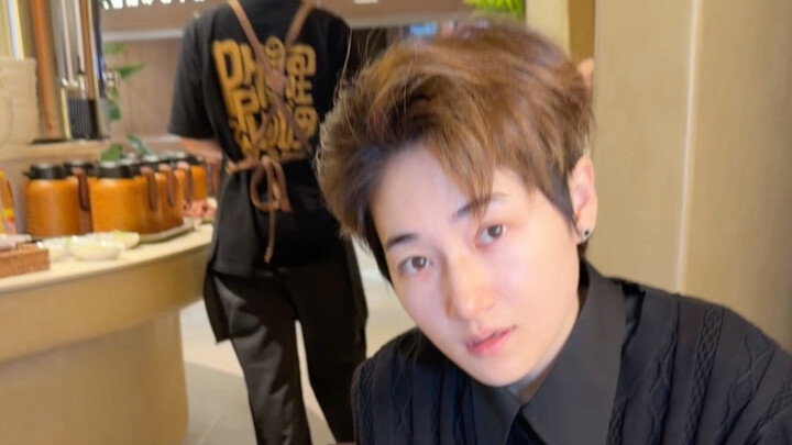 صديقتها المقرّبة: حياتي كلها معك مجرد متعة!