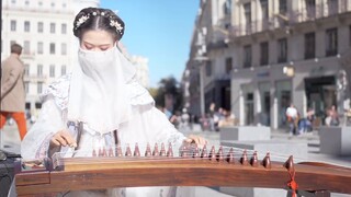 التشين｜عزف "الحجاب" على التشين مع ارتداء الحجاب في شوارع فرنسا، كأنه حلم ساحر وغامض من الشرق