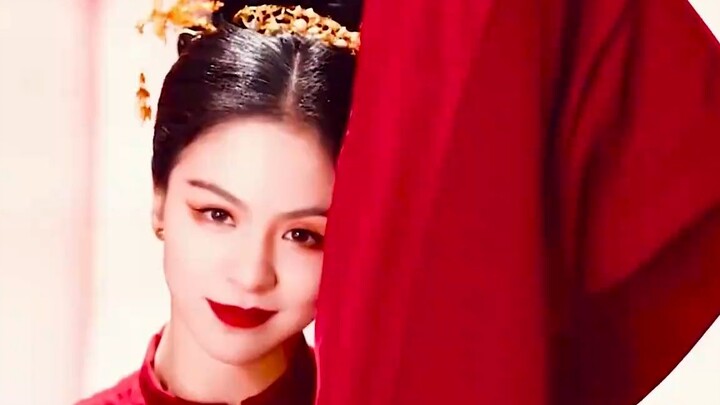 【كيف استطاعت أن تجعل كمّ الماء طيّعًا جدًا بين يديها، وكأنه يمتلك حياة خاصة به؟】