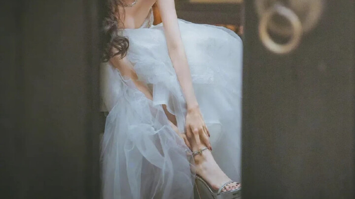Những người khác đã lên đến đỉnh, và cô ấy đã định cư ở đó.