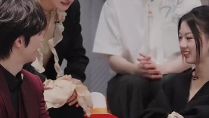 Dan Yichun meniru aksen Chen Linong
