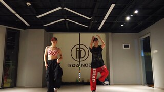EVE Nanan choreographs the scene of a large-scale fight