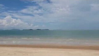 ที่เที่ยวชายทะเลขนอม นครศรีธรรมราช หายทรายขาว น้ำใส บรรยากาศดีมากๆ ปิ้งย่างริมหาด