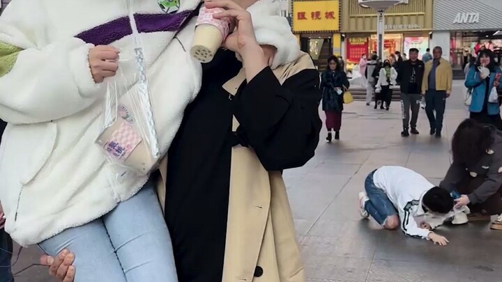 Who can say no to a bestie’s one-handed hug?