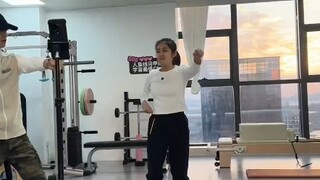 汐汐跳舞，很好奇教练是怎么忍住不笑的。#自闭症#特殊孩子的生活日常