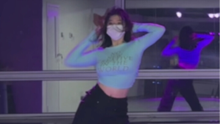 【17岁翻跳greedy】谁说我每次视频短不够看 这次正面侧面加小花絮一起发 够不够嗯？