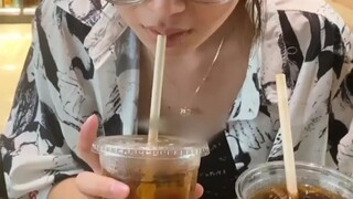 关于昨晚喝醉后给手机充电这件事 看她这个样子，应该很好喝吧！