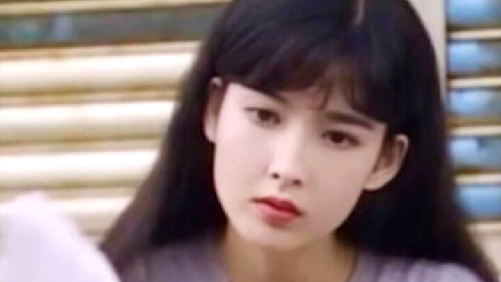 Holy crap…how many people were stunned by her beauty back then!!!