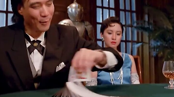 Man bets on poker with two trash cards—and wins no matter if he goes big or small!