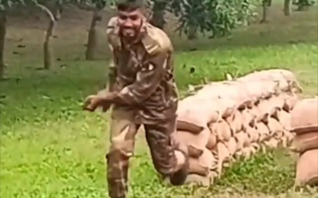 Sampai di India, gue nggak tahan lagi nih.