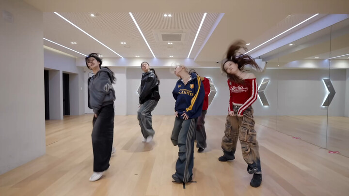 เกิร์ลกรุปวงใหม่จากค่ายพัคแจบอม - การแสดงเต้นเพลง 'Money Shot'