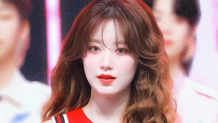 شوا 'كيوينكارد' ذات الانسيابية الفائقة، مضرب مستقيم يتيح تغيير الزي بضغطة واحدة!