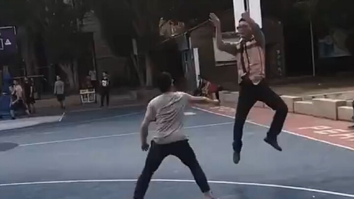 "Bermain basket apanya!"