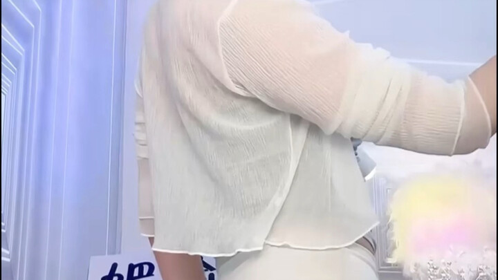 الجميلة الباردة (بنطال يوغا، وضعية السيف، انتبه جيدًا فهناك لحظات مميزة)