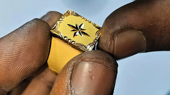 Mengukir cincin