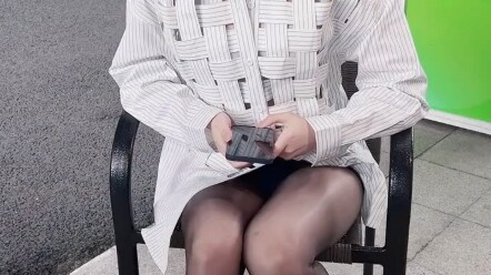 Don’t crank your phone’s brightness all the way up!