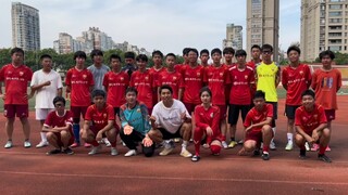 希望我们的足球发展越来越好，参与这项运动的人越来越多，致敬足球人。