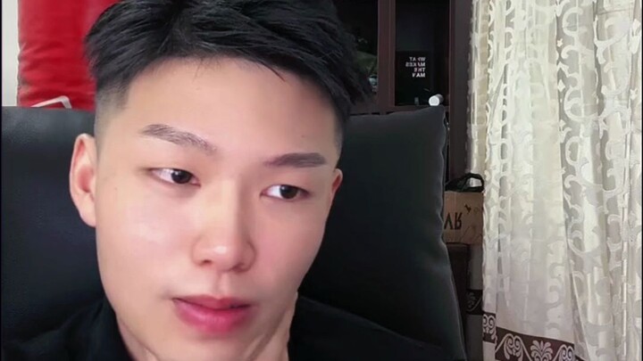 Thầy Coke có phản ứng không?