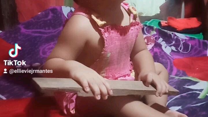 ang batang napagalitan😢😅😂