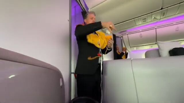 Air NZ Business Class: Heartwarming Service Meets Awkward Seats! | Flight Review AUCKLAND - HONGKONG