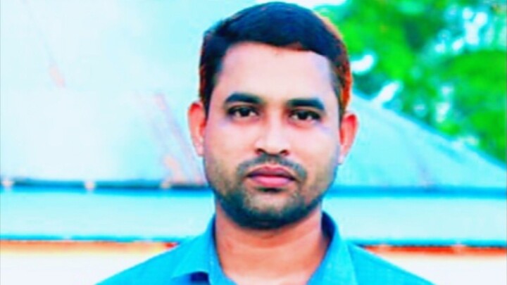 স্বার্থের জন্য কারো সাথে চলি না