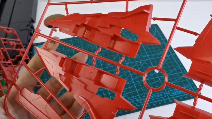 [e-Pigeon Unboxing] Produk baru! Taipan MG Ular Merah Z Gundam!