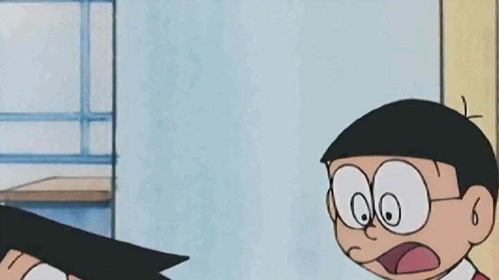 Doraemon: Suneo caught Nobita and threatened him to help him clean up, but was finally punished by a