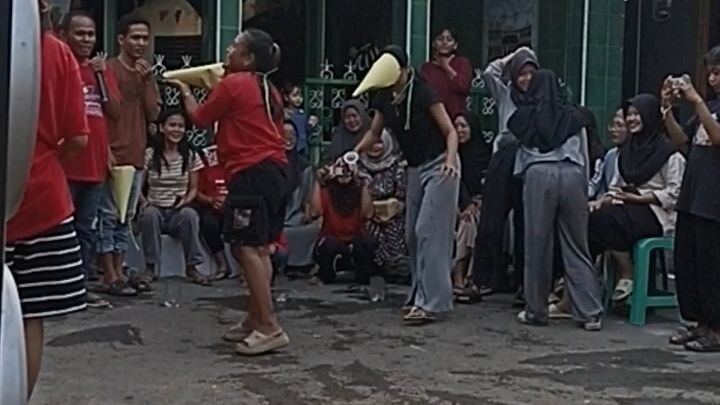 Lomba ambil air