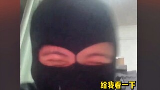 من الواضح أنه زميل الدراسة وا، لكنه يتظاهر بأنه الأخ الأكبر جو