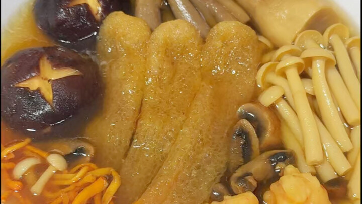 Susah menjelaskannya kepada kalian yang tidak suka makan jamur…