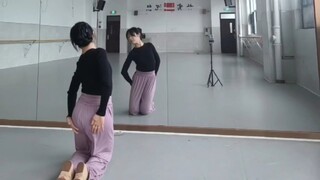Amateur classical dance students must practice body rhythm, otherwise they will not be able to dance
