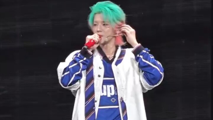 #Byun Baek-hyun “I’m singing this song for a friend who’s far away” #LuHan #Live Concert