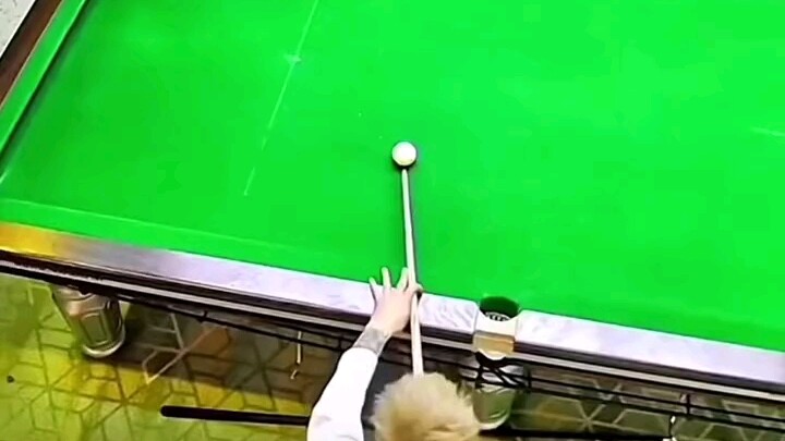 Cơ thể nên đánh cọc cao bên phải, thêm một chút cọc thấp bên trái.