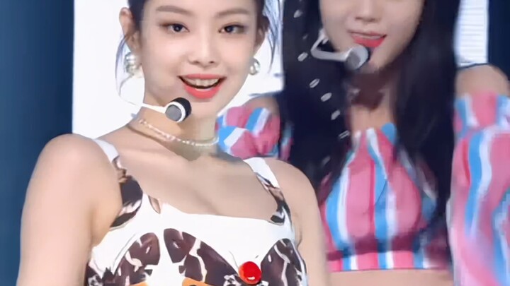 “Juniors, are you ready to crash into the big fog?” BLACKPINK’s comeback is a massive hit!!!