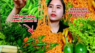 LALAP CABE RAWIT UTUH LALAPAN MENTAH 2 BUNGKUS INDOMIE + CEKER#mukbanglalapanmentah#asmr