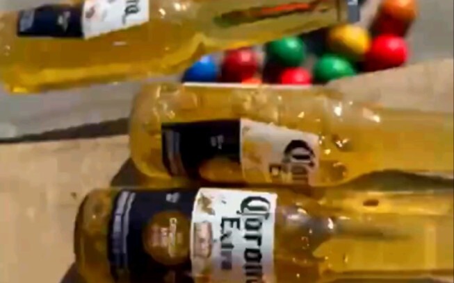 مسابقة تفجير زجاجات تتدحرج على جبل السكاكين