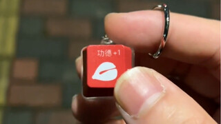 女朋友送的解压玩具，说压力大的时候，就拿出来按一按，放松一下……