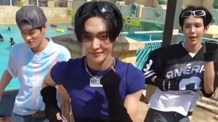 ท้าทายเต้นเพลง Shake it ฉบับริซายในสระว่ายน้ำ (มุมหน้า+มุมข้าง)