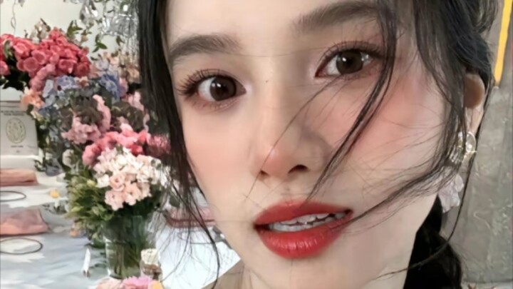 Staring at the face~ Xiaoye and Jingyi are here~
