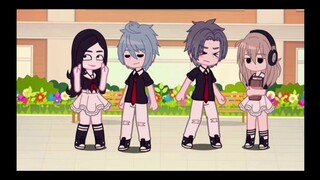 这个小女孩挺可爱的