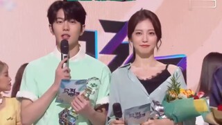 Ca khúc solo đầu tiên "UN Village" của EXO Baekhyun đã giành vị trí đầu tiên trên Music Bank! Xin ch